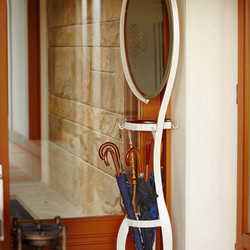 Schmiedeeiserner Spiegel mit Rahmen in weier Farbe und goldener Patina  exklusive, rustikale Mbel