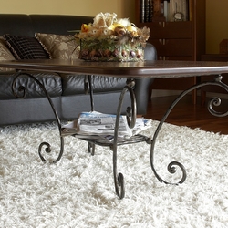 Table en fer forgé avec bois pour l’intérieur d’une maison familiale – mobilier de qualité Table en fer forgé avec bois pour l’intérieur d’une maison familiale – mobilier de qualité