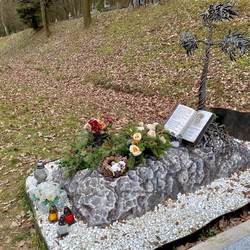 Un monument exceptionnel conu et cr à UKOVMI avec amour en mmoire de l'un de nous