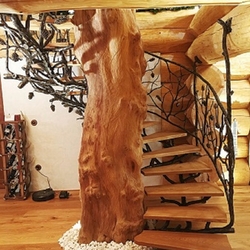 Escalier en fer forg de luxe avec garde-corps en forme d'arbre conifère - forg à la main dans l'atelier d'art de la forge UKOVMI
