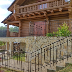 Balustrade extrieure forge modèle BABICKA sur la maison de campagne près de Levoa