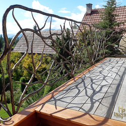 Balustrade de balcon luxueuse fabriquée à la main par des forgerons d'art - balustrade extérieure Balustrade de balcon luxueuse fabriquée à la main par des forgerons d'art - balustrade extérieure