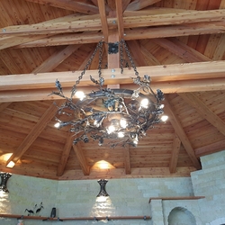 Pergola de la maison individuelle éclairée avec des luminaires design de UKOVMI Pergola de la maison individuelle éclairée avec des luminaires design de UKOVMI
