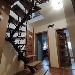 Handgeschmiedete Treppe hergestellt nach Ma fr das Dachgeschoss des Einfamilienhauses