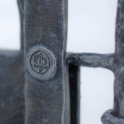 Geländer mit UKOVMI Logo - Detail Geländer mit UKOVMI Logo - Detail