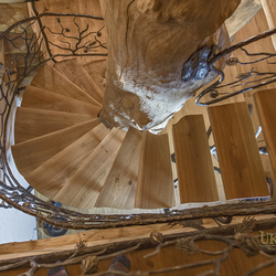 Escalier et garde-corps exclusifs dans l'intérieur - garde-corps forgé Escalier et garde-corps exclusifs dans l'intérieur - garde-corps forgé