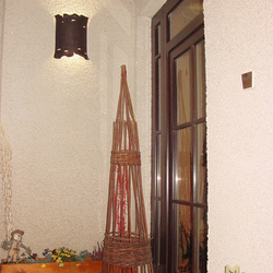 Lampe extérieure forgée avec motif naturel de l'écorce d'arbre à l'entrée Lampe extérieure forgée avec motif naturel de l'écorce d'arbre à l'entrée