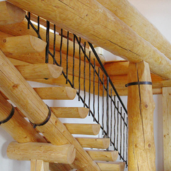 Rampe intérieure pour escaliers, modèle Grand-mère - chalet de luxe dans un style rustique Rampe intérieure pour escaliers, modèle Grand-mère - chalet de luxe dans un style rustique