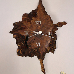 Horloge en chêne tricentenaire - horloge de luxe en tronc de chêne, agrmente d'accessoires en inox