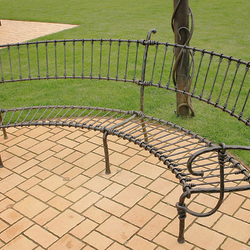 Banc forgé à la main en arc (à compléter avec des coussins) Banc forgé à la main en arc (à compléter avec des coussins)