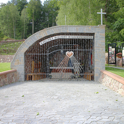 Kapelle der Barmherzigkeit Gottes Gitter - das Herz aus Rostfreier Stahl und getriebenem Kupfer 