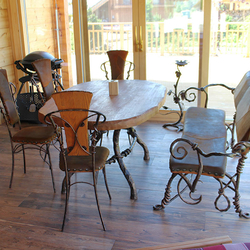 Handgeschmiedeter Esstisch mit Eichenholz, schmiedeeiserne Sthle und Sitzbank bezogen mit Leder - luxus Mbel