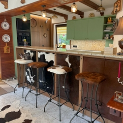 Tabourets de bar forgés à la main avec assises en cuir de vache