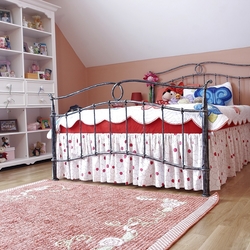 Un lit romantique de haute qualité, imaginé pour la chambre d’un enfant – un mobilier plein de charme et de douceur Un lit romantique de haute qualité, imaginé pour la chambre d’un enfant – un mobilier plein de charme et de douceur