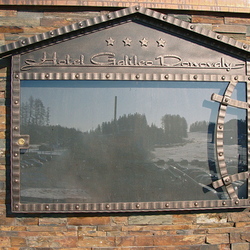 Armoire d'information forge avec verre, ralise pour l'htel Galileo