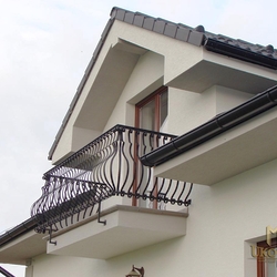 Garde-corps d'extérieur en fer forgé sur le balcon Garde-corps d'extérieur en fer forgé sur le balcon
