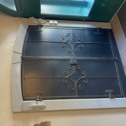 Portes forges pleines dans un style historique de haute qualit
