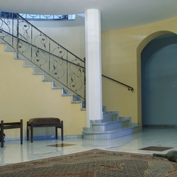 Balustrade forge dans le sous-sol d'une villa de luxe - balustrade intrieure