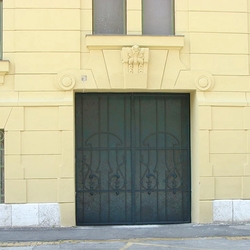 Tor im Jugendstil-Design – historisches Gebäude in Košice