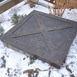 Couvercle forg pour puits fabriqu pour une maison individuelle en Orava, Slovaquie
