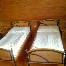 Geschmiedete Betten mit Holz in der Pension  Qualittsmbel