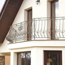 Balustrade de balcon en forme angulaire forgée - balustrade extérieure Balustrade de balcon en forme angulaire forgée - balustrade extérieure
