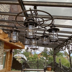 clairages extrieurs de luxe fabriqus sur mesure chez UKOVMI pour la terrasse d'un chalet des Tatras.