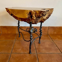 Table design avec un motif de vigne dans la cave à vin  mobilier de luxe