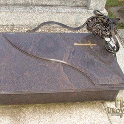 Dcoration de deuil forge à la main sur une pierre tombale  couronne avec un nœud