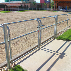 Clôture pour chevaux dans le domaine équestre Clôture pour chevaux dans le domaine équestre
