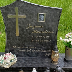 Monument forg avec accessoires en acier inoxydable  croix, vase, inscriptions