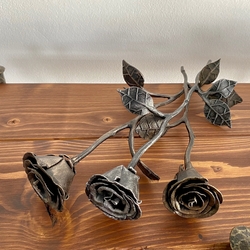 Cadeau pour femmes  roses forges à la main en patine dore, argente ou cuivre