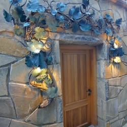 Applique murale design ´Vigne´ à l'entrée de la cave à vin – éclairage exclusif Applique murale design ´Vigne´ à l'entrée de la cave à vin – éclairage exclusif