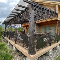 Œuvre d'art en tant que couverture complète de terrasse avec balustrade dans les Tatras Œuvre d'art en tant que couverture complète de terrasse avec balustrade dans les Tatras
