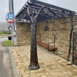 Arrêt de bus artistique forg en forme de chêne