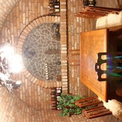 Cave à vin avec clairage et dcorations de UKOVMI