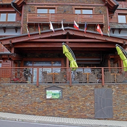 Garde-corps d'entrée et de la terrasse en fer forgé L'hôtel Galileo Garde-corps d'entrée et de la terrasse en fer forgé L'hôtel Galileo