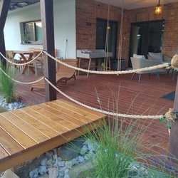 Vue de la terrasse avec balustrade en corde et clairage forg de l'atelier de l'artisanat du fer UKOVMI